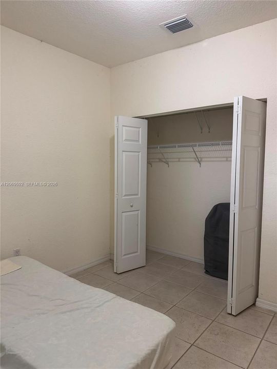 For Rent: $1,100 (1 beds, 1 baths, 400 Square Feet)