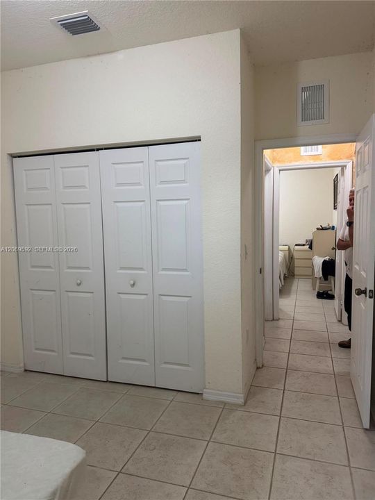 For Rent: $1,100 (1 beds, 1 baths, 400 Square Feet)