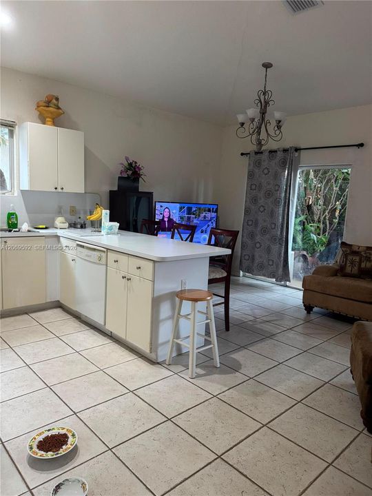 For Rent: $1,100 (1 beds, 1 baths, 400 Square Feet)