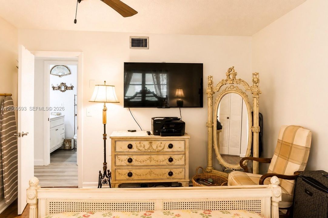 En Venta: $265,000 (2 camas, 2 baños, 1080 Pies cuadrados)