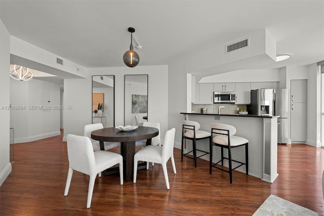 For Sale: $1,095,000 (3 beds, 2 baths, 1469 Square Feet)