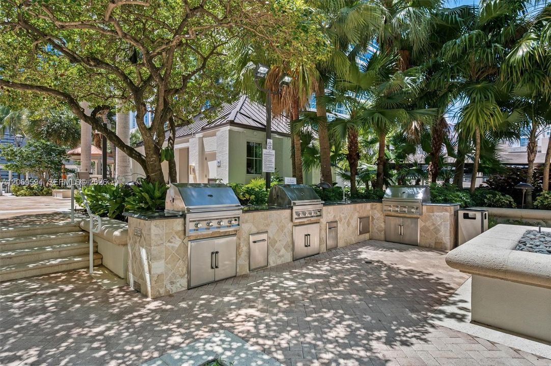 For Sale: $1,095,000 (3 beds, 2 baths, 1469 Square Feet)