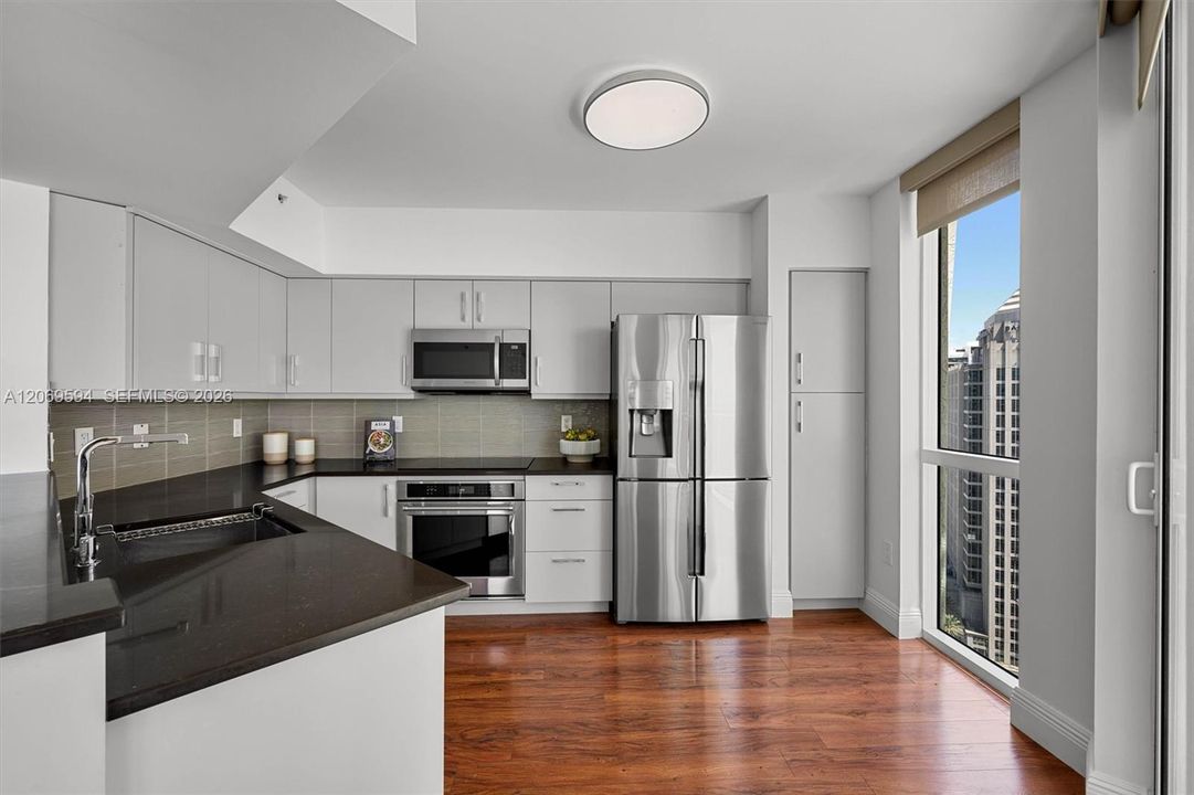 For Sale: $1,095,000 (3 beds, 2 baths, 1469 Square Feet)