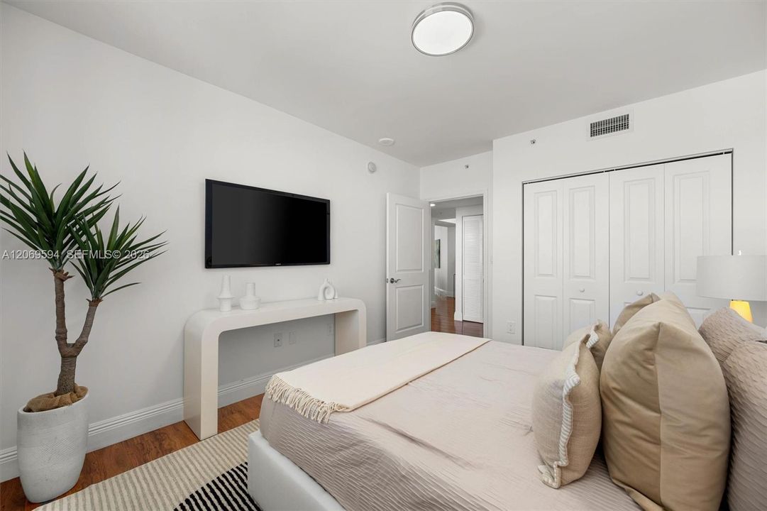 For Sale: $1,095,000 (3 beds, 2 baths, 1469 Square Feet)