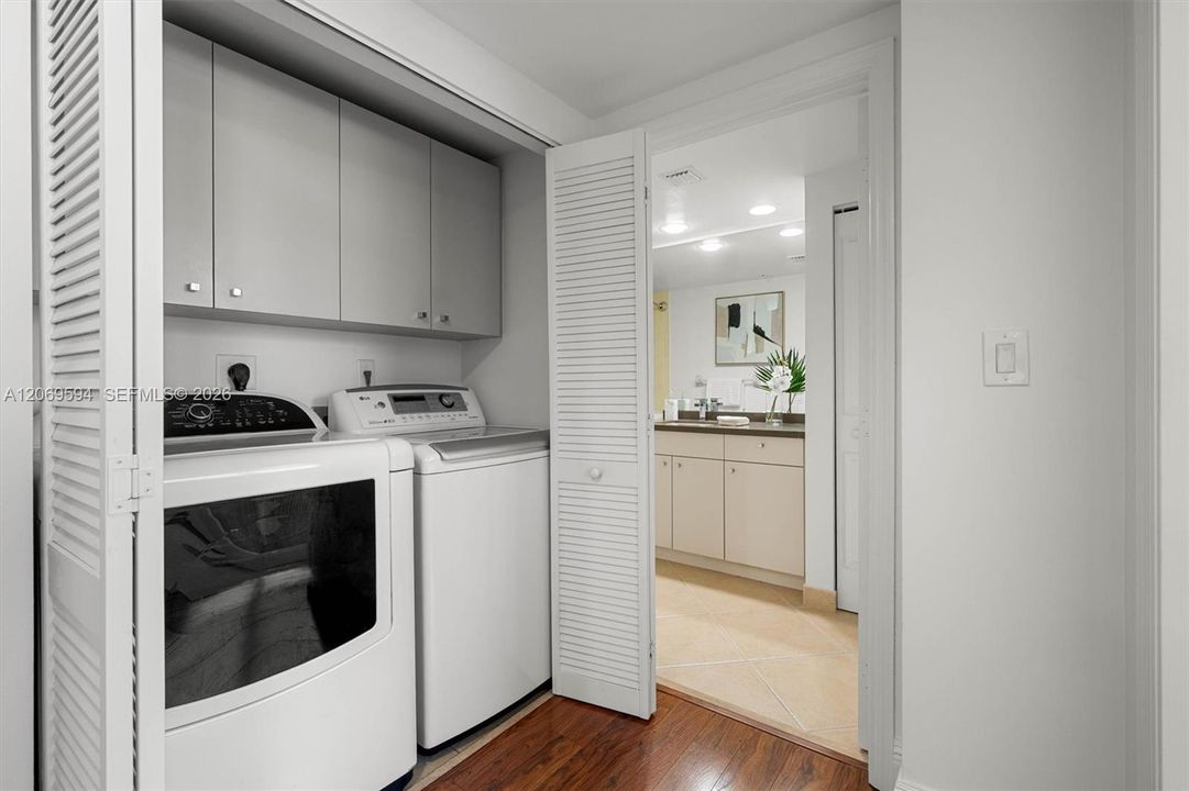 For Sale: $1,095,000 (3 beds, 2 baths, 1469 Square Feet)