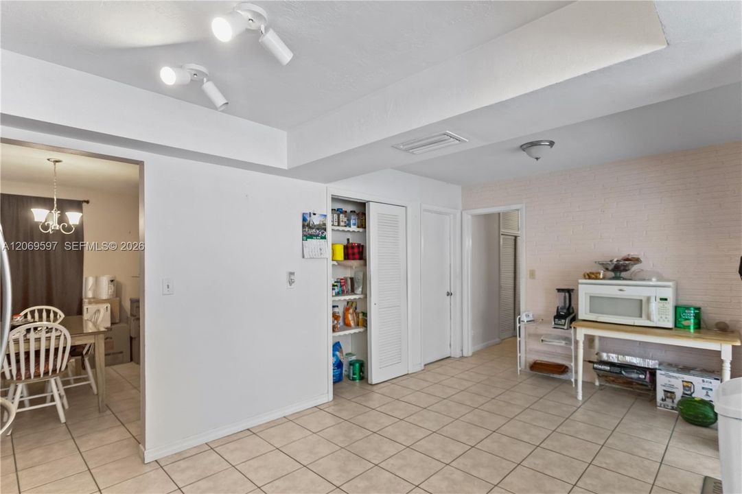 For Sale: $539,000 (4 beds, 2 baths, 1642 Square Feet)