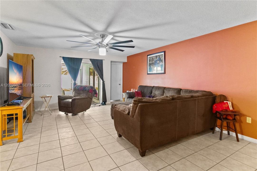 For Sale: $539,000 (4 beds, 2 baths, 1642 Square Feet)