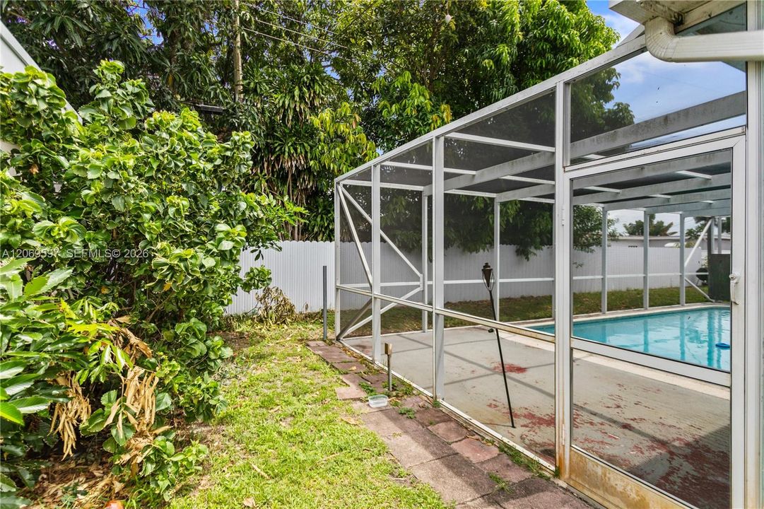 For Sale: $539,000 (4 beds, 2 baths, 1642 Square Feet)