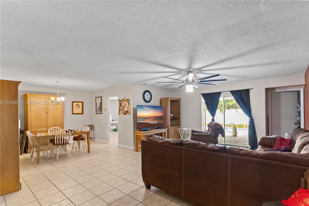 For Sale: $539,000 (4 beds, 2 baths, 1642 Square Feet)