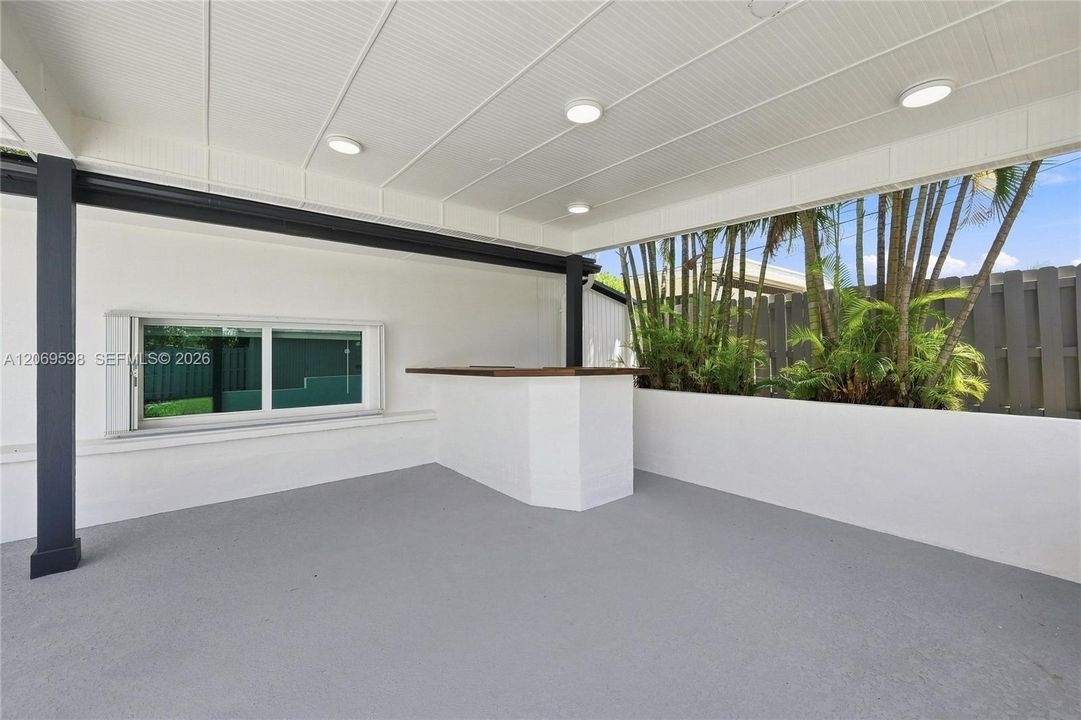 For Sale: $874,000 (4 beds, 2 baths, 1560 Square Feet)
