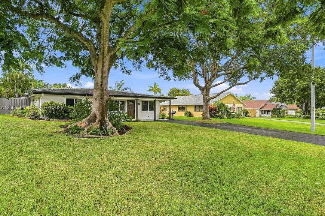 For Sale: $874,000 (4 beds, 2 baths, 1560 Square Feet)