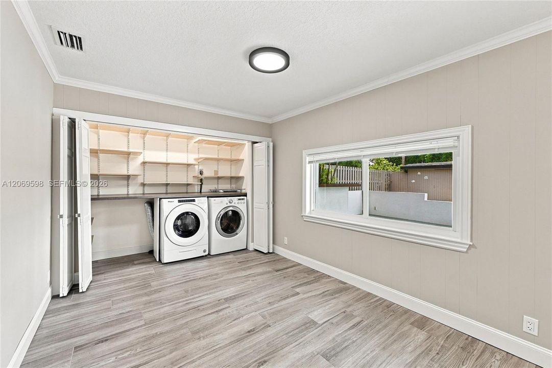 For Sale: $874,000 (4 beds, 2 baths, 1560 Square Feet)