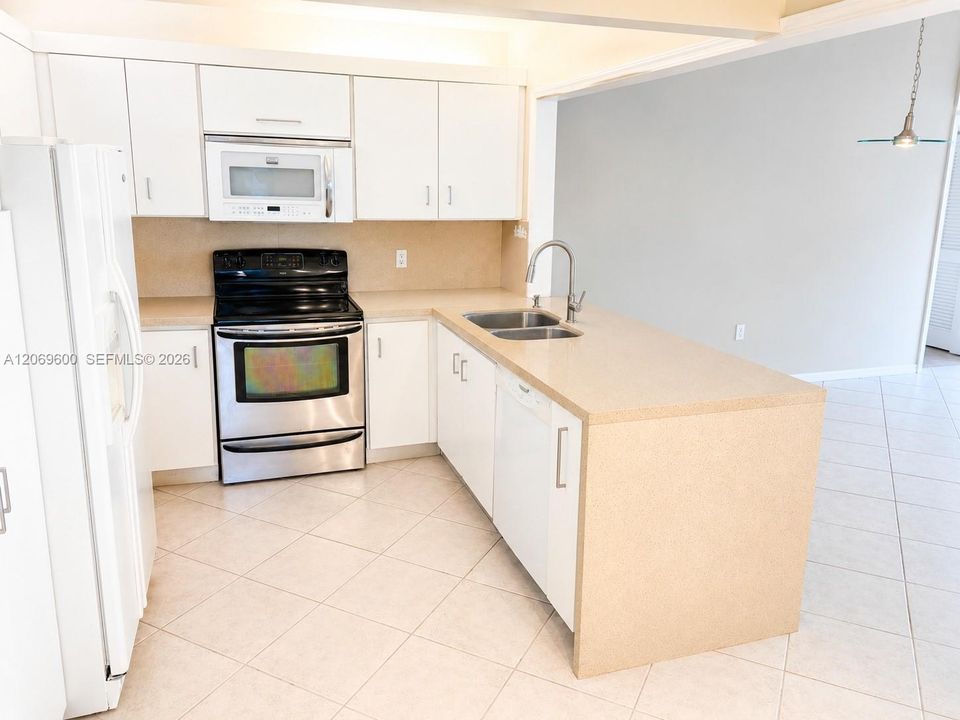 Open Full Kitchen
