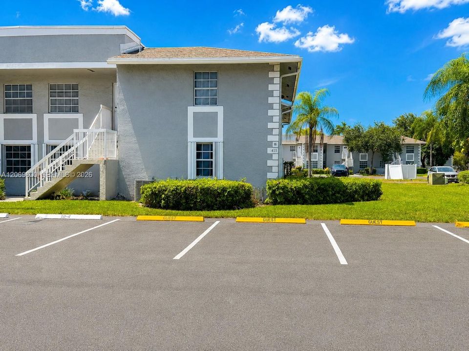Multiple GUEST PARKINGS for your convenience