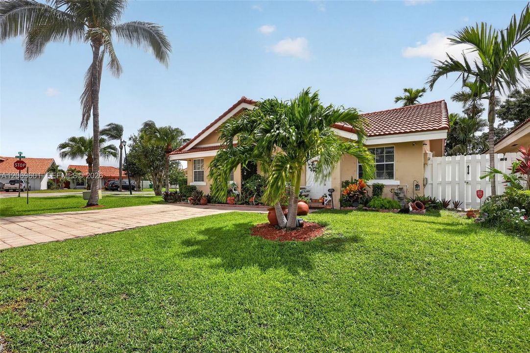 For Sale: $690,000 (3 beds, 2 baths, 1357 Square Feet)