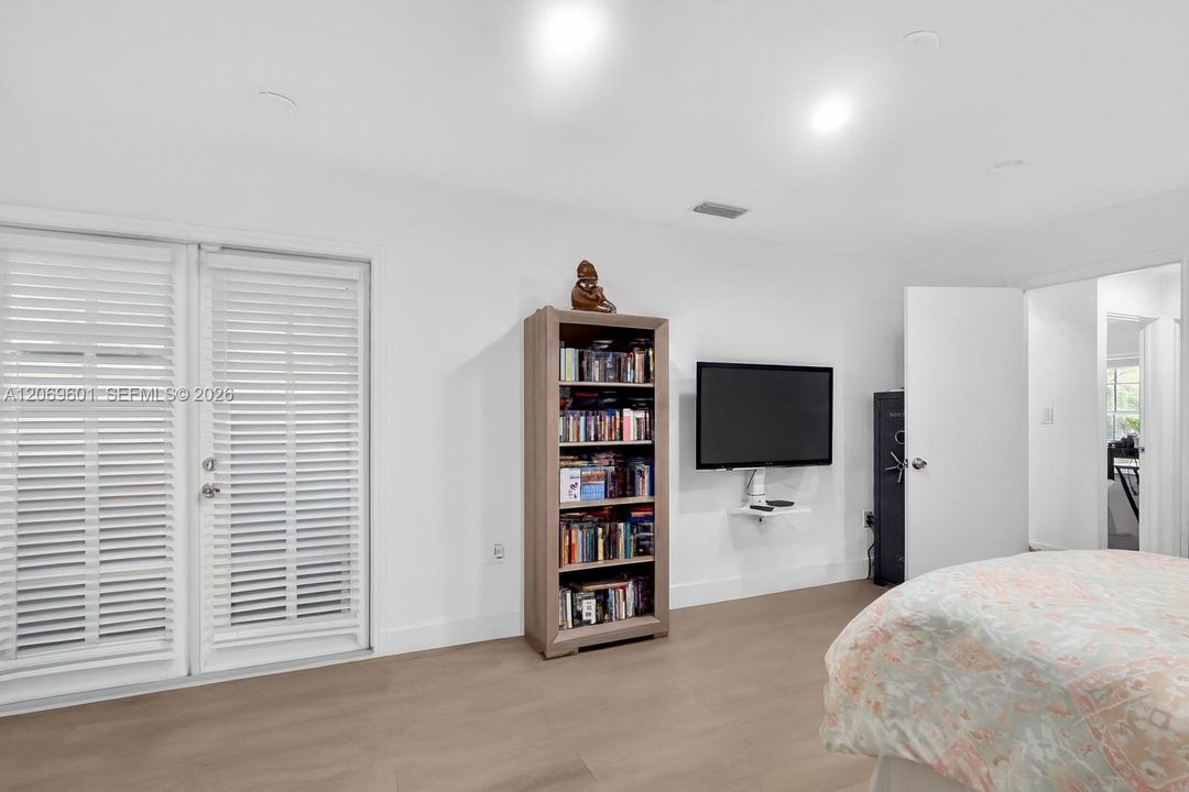 For Sale: $690,000 (3 beds, 2 baths, 1357 Square Feet)