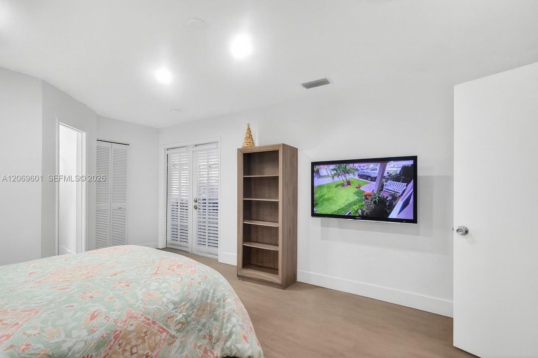 For Sale: $690,000 (3 beds, 2 baths, 1357 Square Feet)