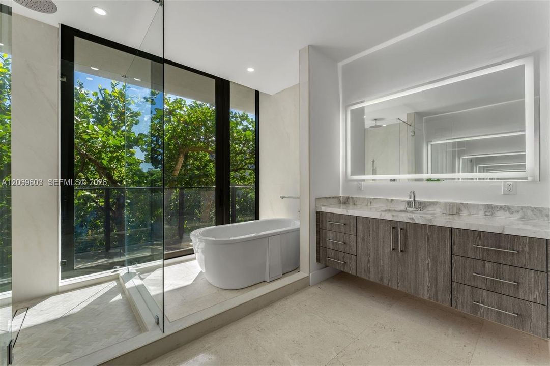 For Sale: $3,995,000 (3 beds, 3 baths, 2978 Square Feet)