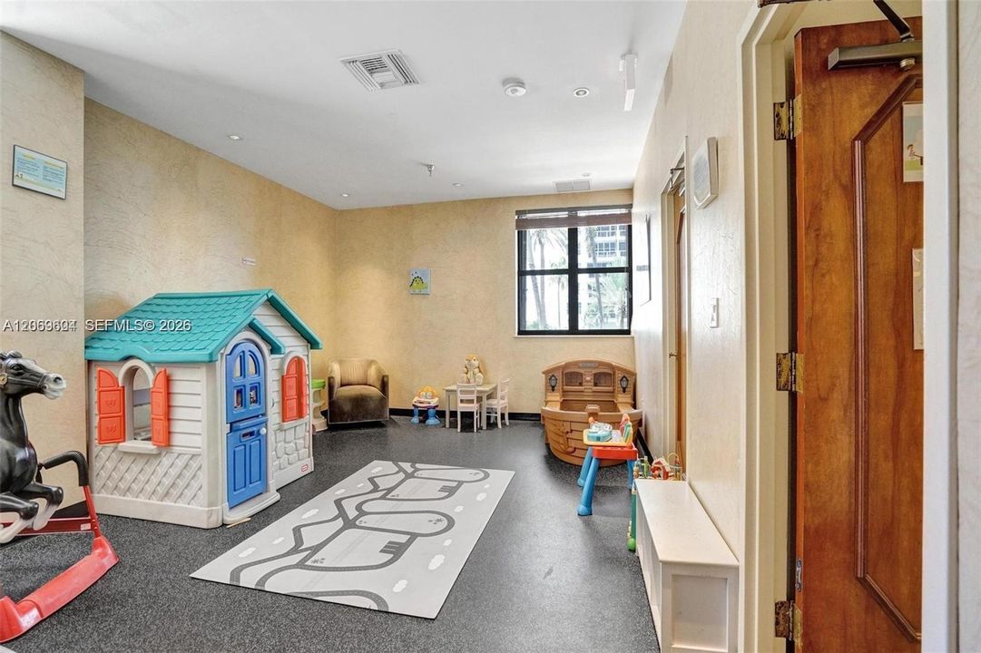 For Rent: $7,500 (2 beds, 2 baths, 1980 Square Feet)