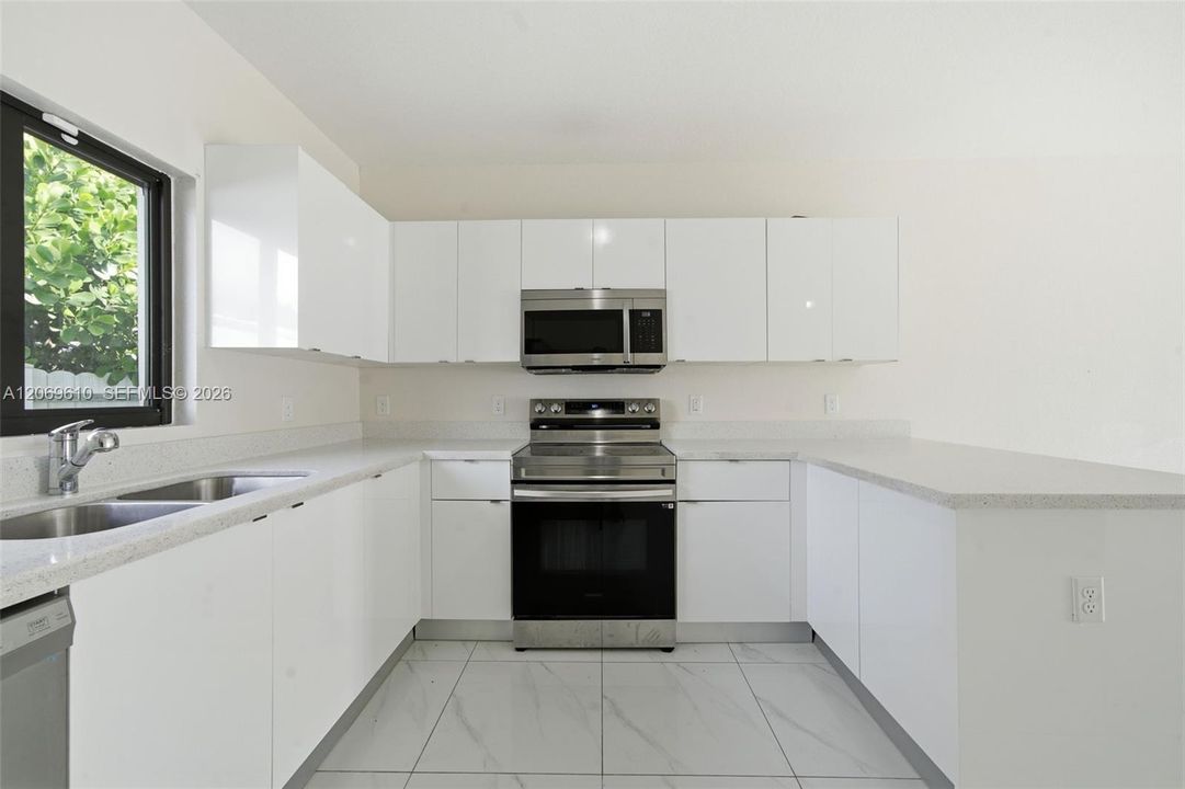 В аренду: $3,000 (3 спален, 2 ванн, 1110 Квадратных фут)