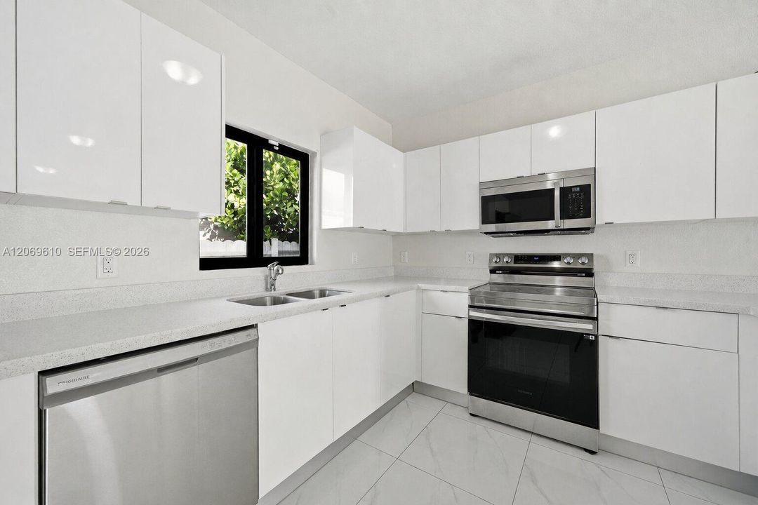 В аренду: $3,000 (3 спален, 2 ванн, 1110 Квадратных фут)