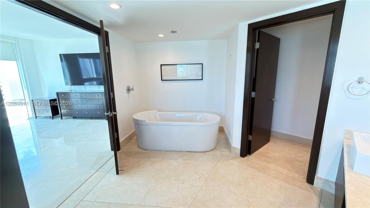 For Rent: $9,100 (4 beds, 4 baths, 2914 Square Feet)