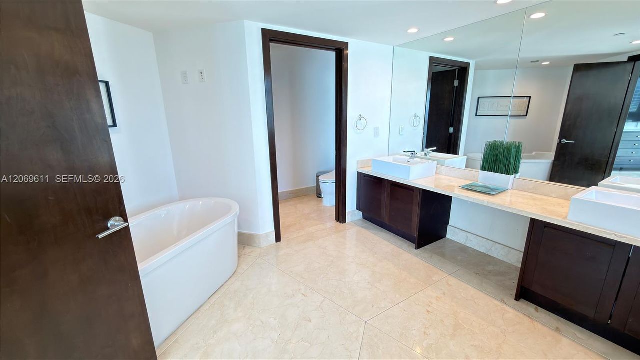 For Rent: $9,100 (4 beds, 4 baths, 2914 Square Feet)