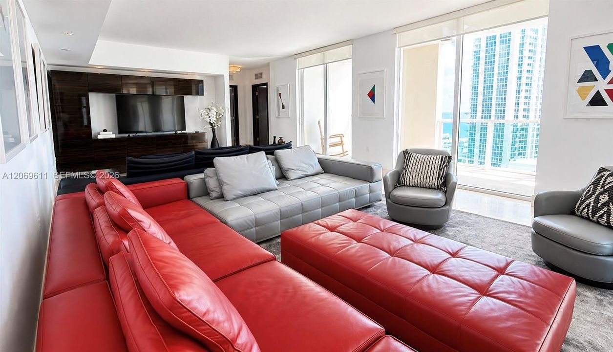 For Rent: $9,100 (4 beds, 4 baths, 2914 Square Feet)