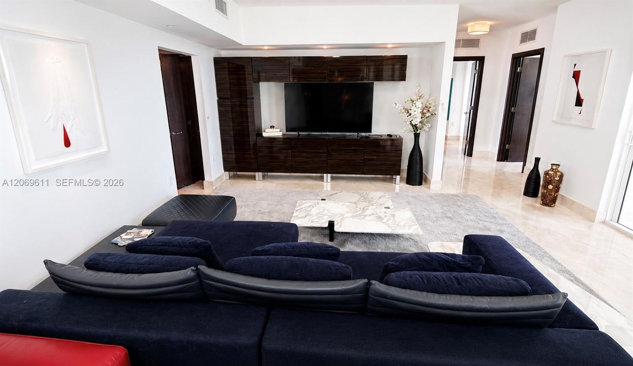 For Rent: $9,100 (4 beds, 4 baths, 2914 Square Feet)