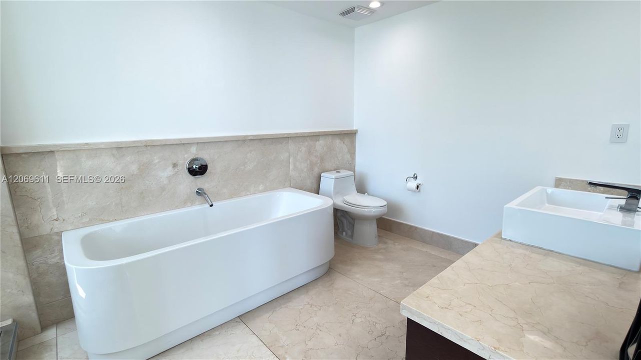 For Rent: $9,100 (4 beds, 4 baths, 2914 Square Feet)