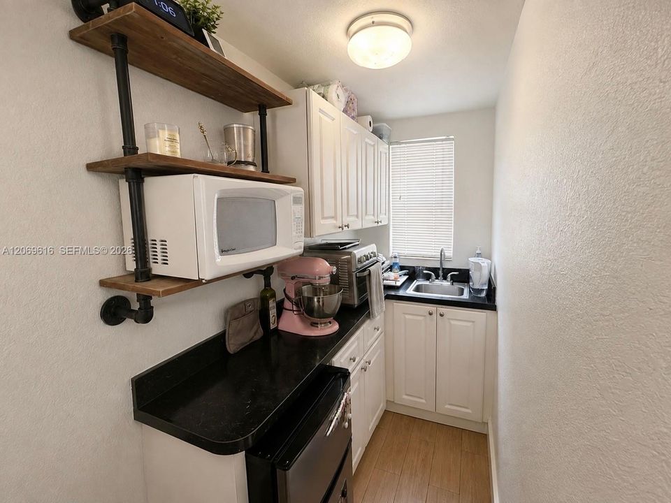 For Rent: $1,395 (0 beds, 1 baths, 200 Square Feet)
