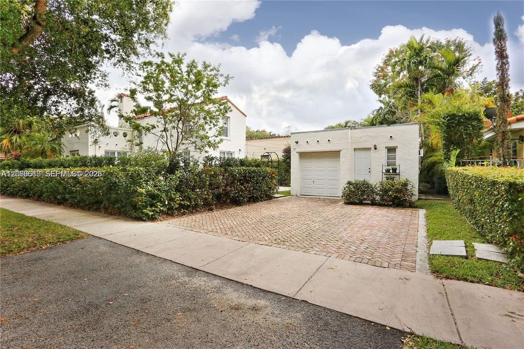 For Rent: $1,395 (0 beds, 1 baths, 200 Square Feet)