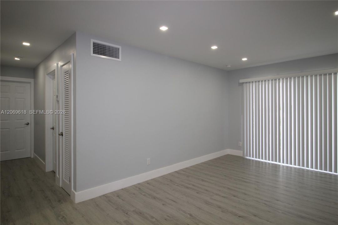 For Sale: $274,900 (2 beds, 2 baths, 777 Square Feet)