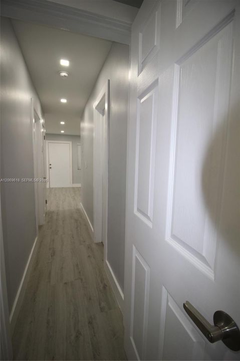 For Sale: $274,900 (2 beds, 2 baths, 777 Square Feet)