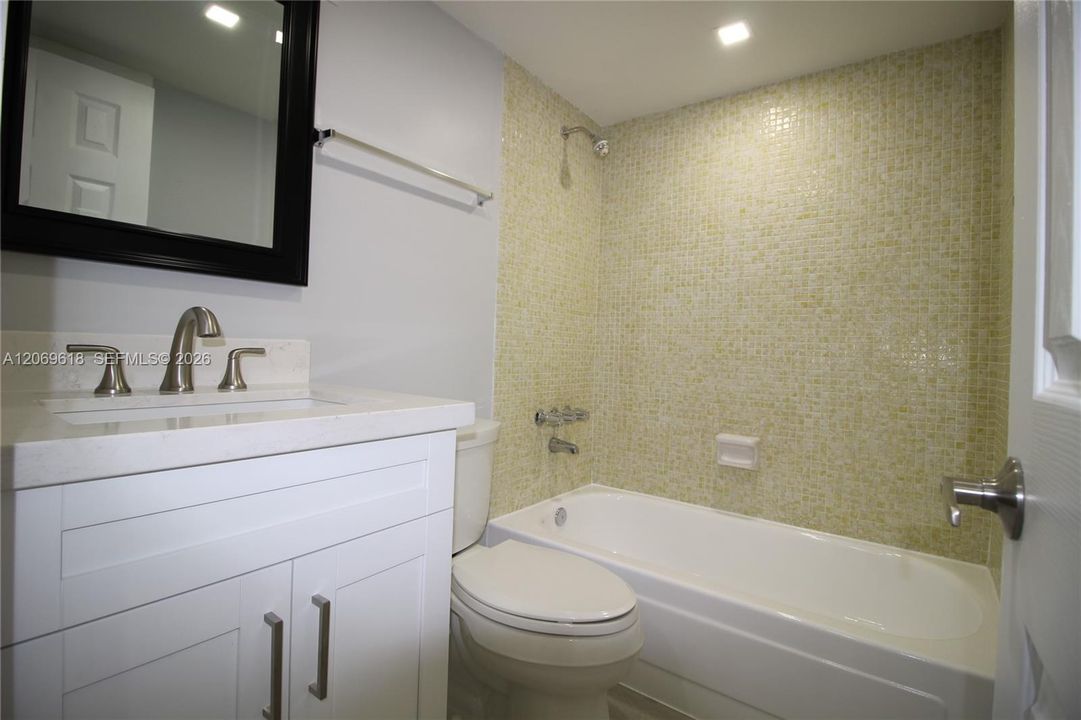 For Sale: $274,900 (2 beds, 2 baths, 777 Square Feet)