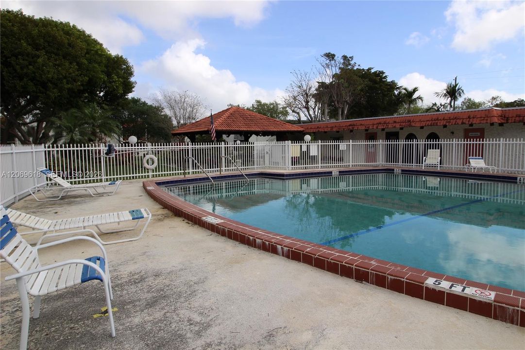 For Sale: $274,900 (2 beds, 2 baths, 777 Square Feet)