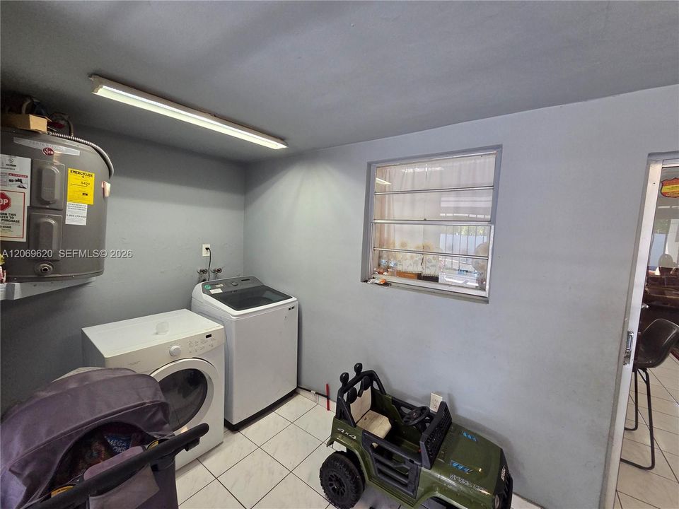 For Sale: $650,000 (3 beds, 2 baths, 1316 Square Feet)