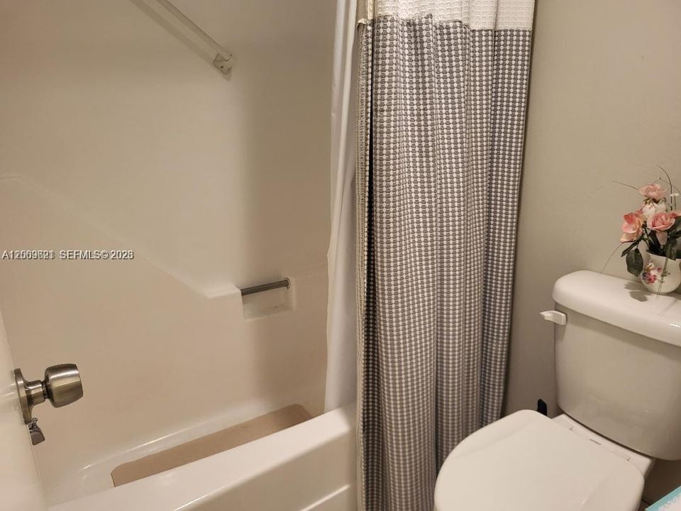 В аренду: $1,625 (2 спален, 2 ванн, 812 Квадратных фут)