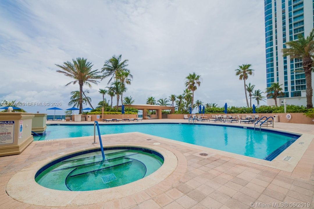 For Sale: $2,100,000 (3 beds, 3 baths, 1840 Square Feet)