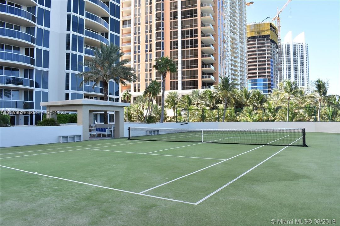 For Sale: $2,100,000 (3 beds, 3 baths, 1840 Square Feet)