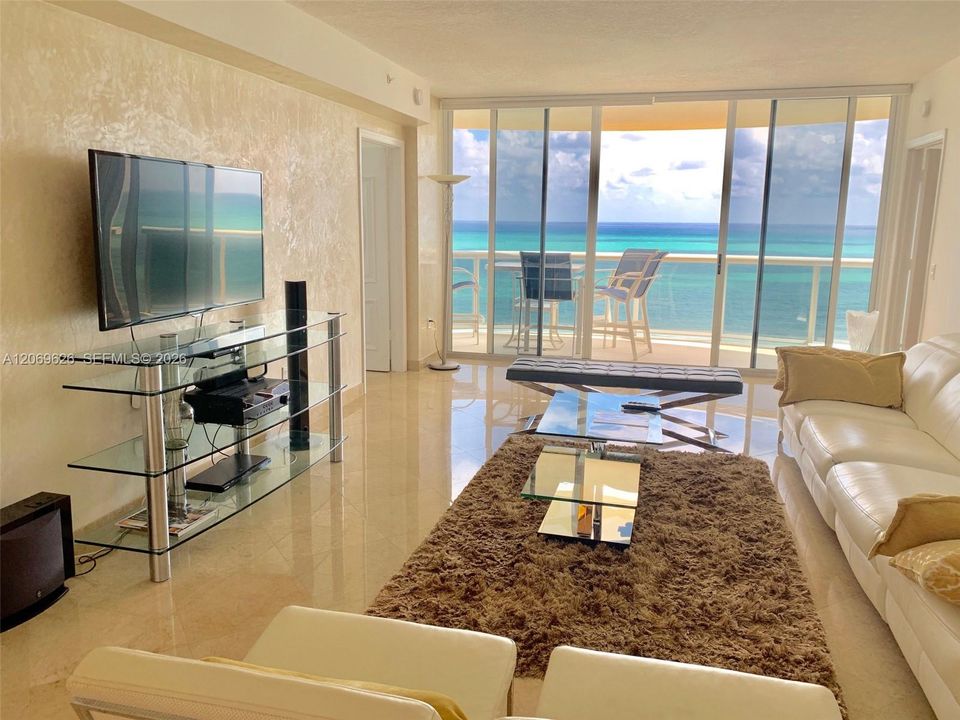 For Sale: $2,100,000 (3 beds, 3 baths, 1840 Square Feet)
