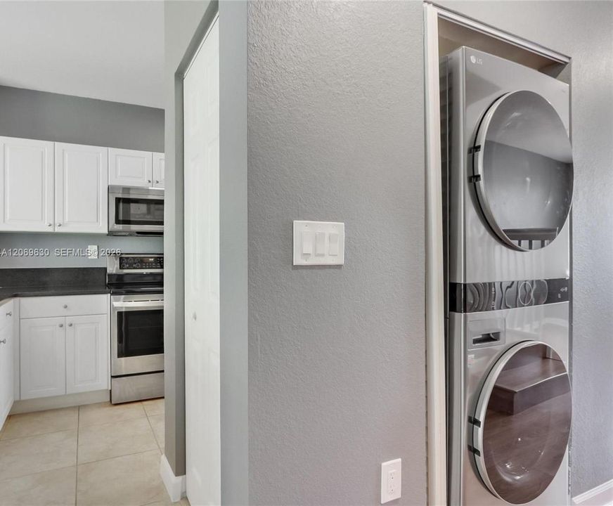 For Sale: $260,000 (3 beds, 2 baths, 1325 Square Feet)