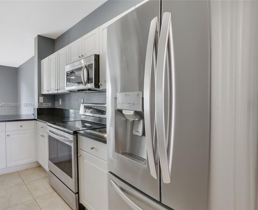 For Sale: $260,000 (3 beds, 2 baths, 1325 Square Feet)