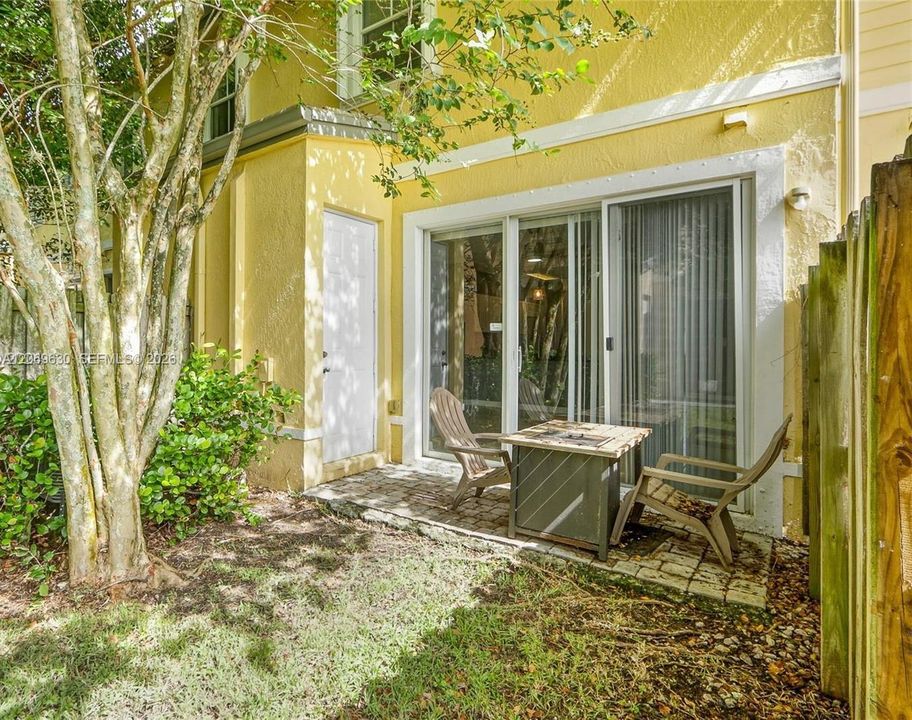 For Sale: $260,000 (3 beds, 2 baths, 1325 Square Feet)