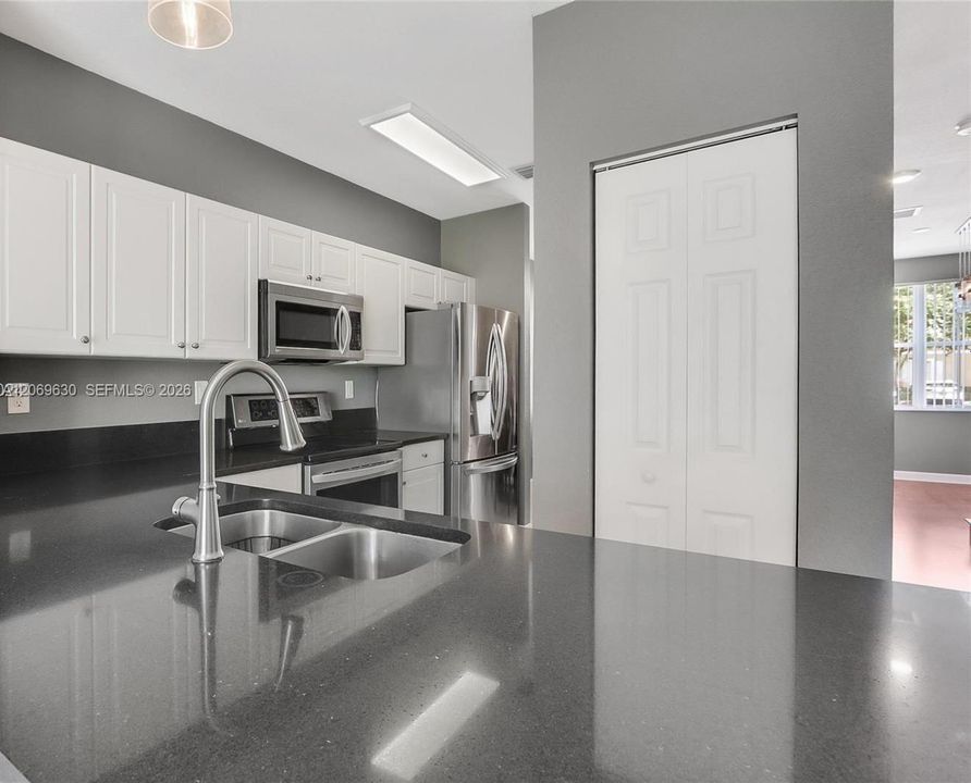 For Sale: $260,000 (3 beds, 2 baths, 1325 Square Feet)