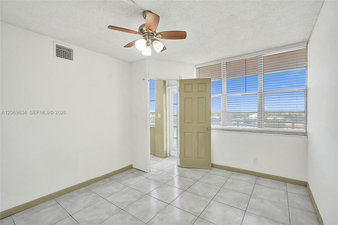 For Sale: $130,000 (2 beds, 2 baths, 1112 Square Feet)