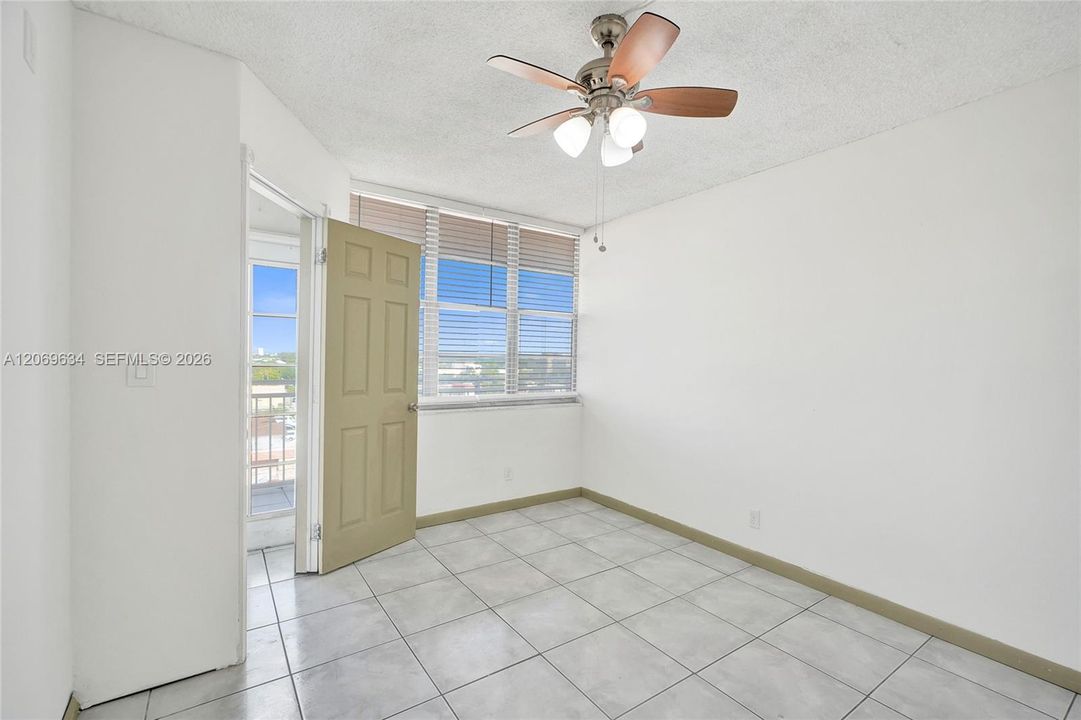 For Sale: $130,000 (2 beds, 2 baths, 1112 Square Feet)