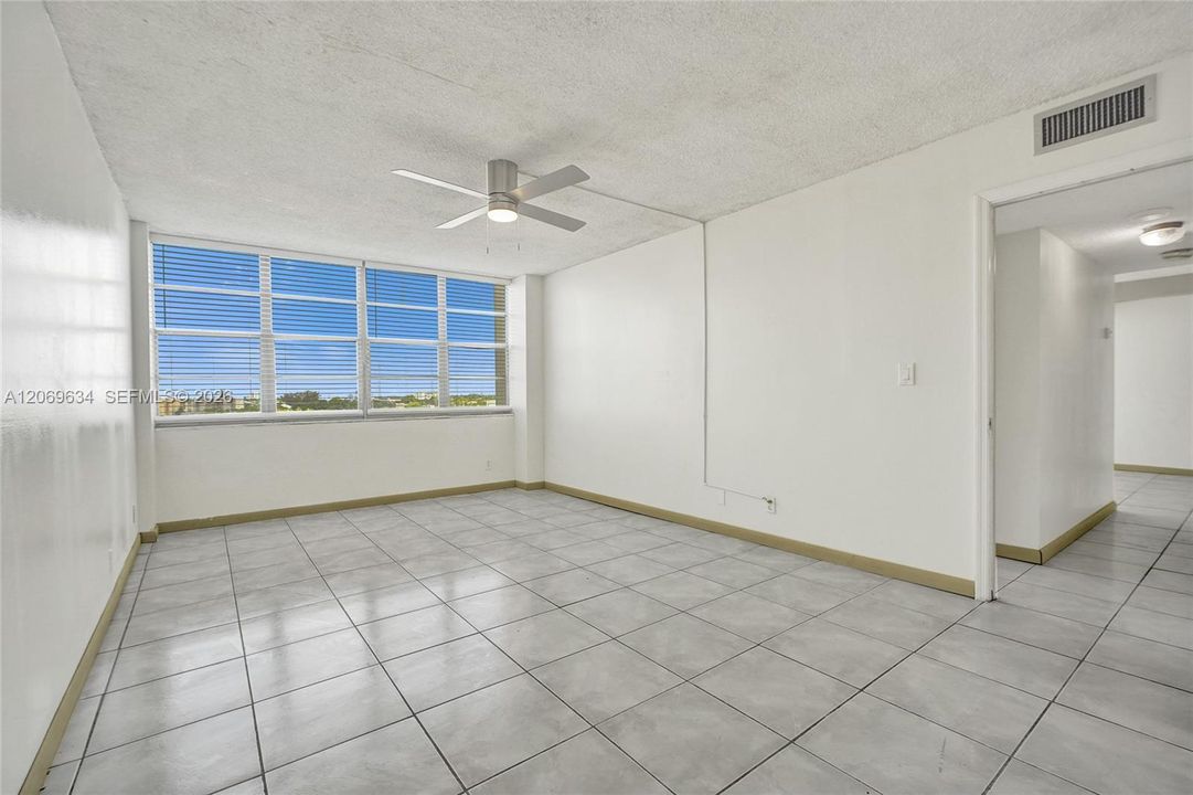 For Sale: $130,000 (2 beds, 2 baths, 1112 Square Feet)