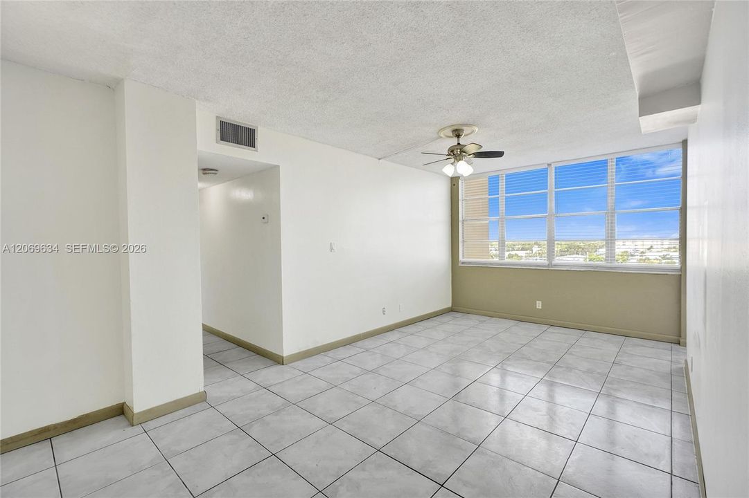 For Sale: $130,000 (2 beds, 2 baths, 1112 Square Feet)
