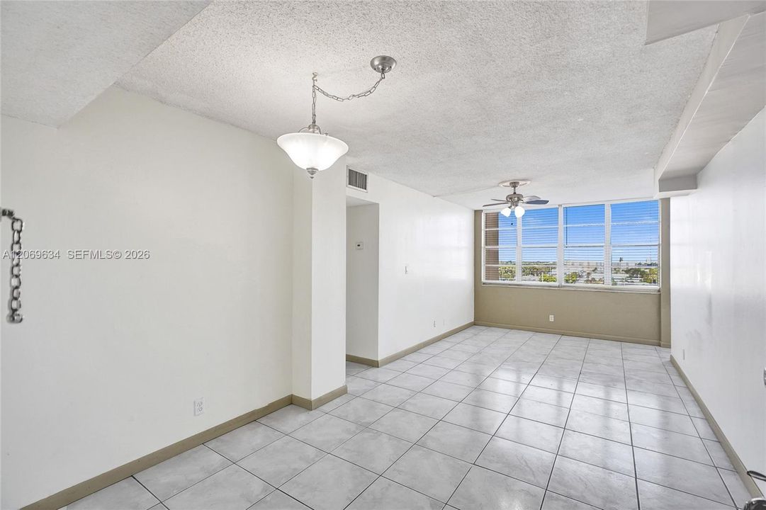For Sale: $130,000 (2 beds, 2 baths, 1112 Square Feet)